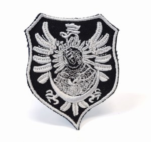 Plakietka patriotyczna z Matką Boską Ostrobramską na tle orła, mniejsza 