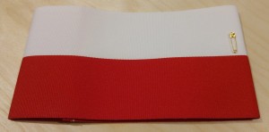 Biało-czerwona opaska na ramię